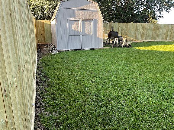 5th image of 2106 Kingwood Dr
