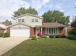 710 E Burr Oak Dr, Arlington Heights, IL 60004