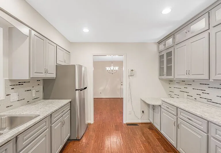 2 Adams St — Photo 18