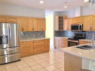 521 Carrington Ln, Weston, FL 33326