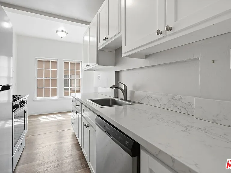 140 S Camden Dr #202 — Photo 12