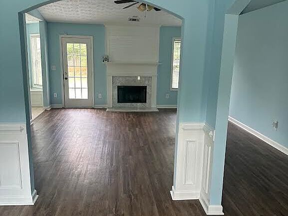 3rd image of 1431 Solomon Dr