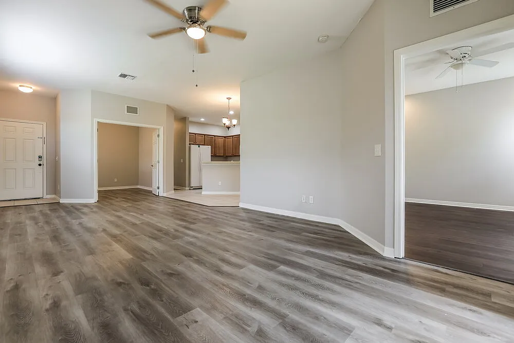 3 bed, 2.0 bath, 1708 sqft, $2,355 — Photo 4