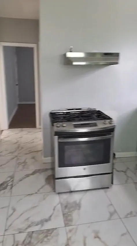 3 bed, $2,200 — Photo 3