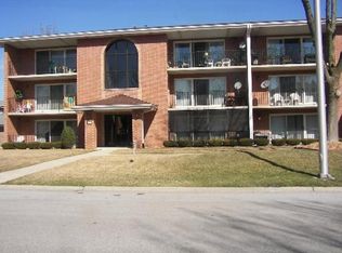 5030 Circle Dr APT 104, Crestwood, IL 60445