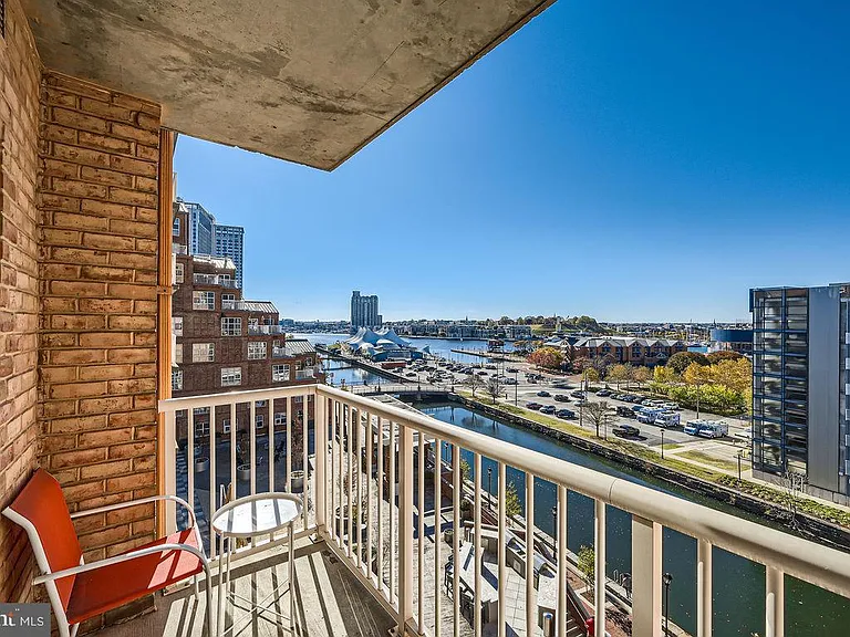 250 President St #404 — Photo 14