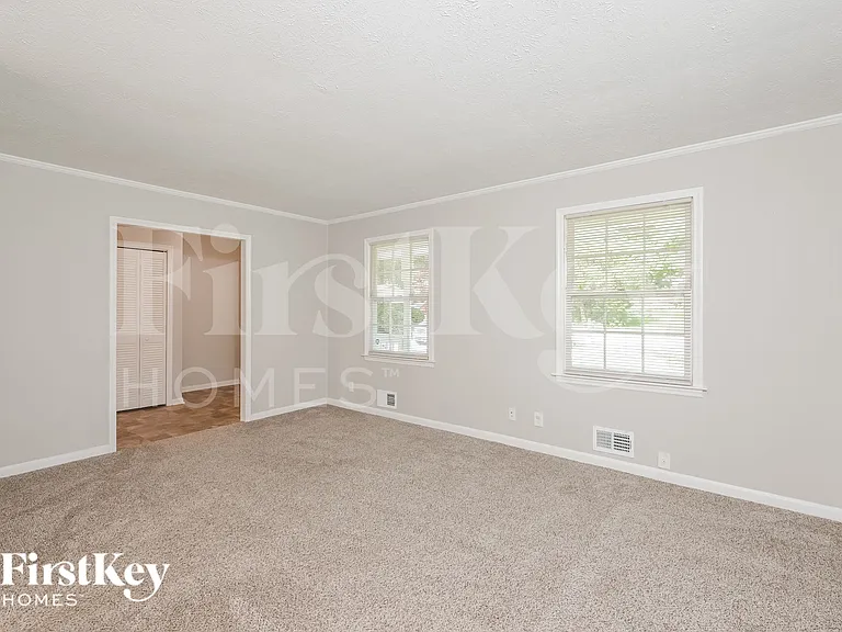 939 Ray Dr NW — Photo 3