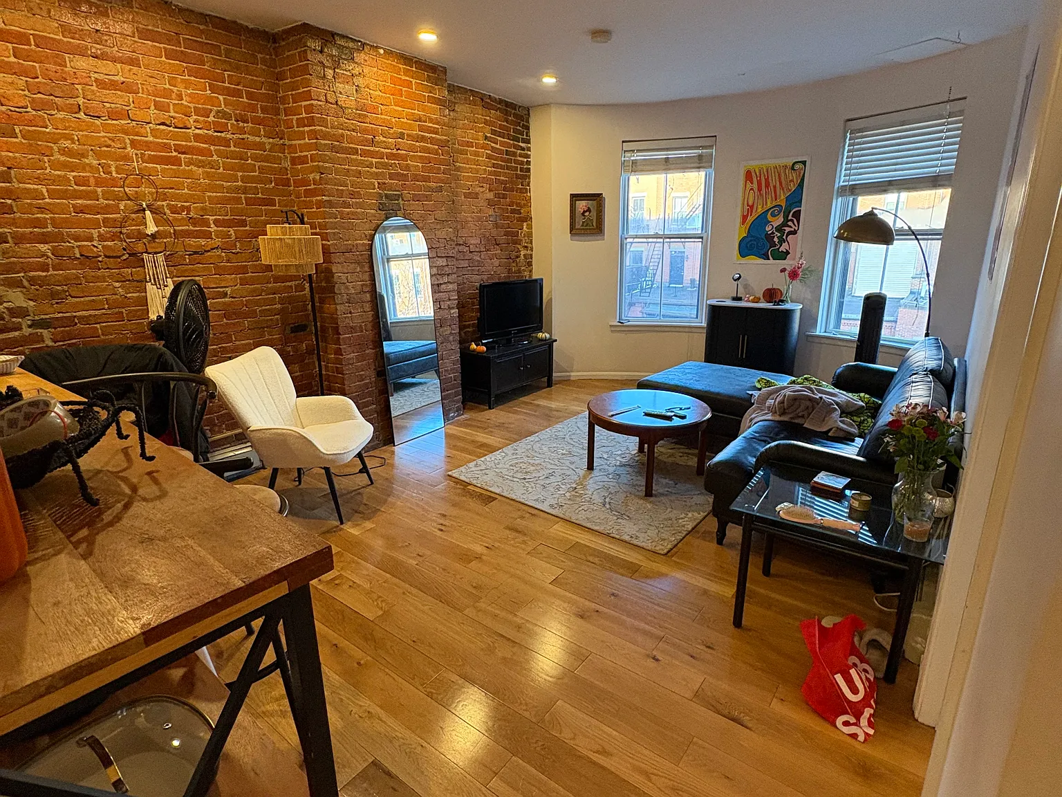 2 bed, 9999 sqft, $4,100 — Photo 1