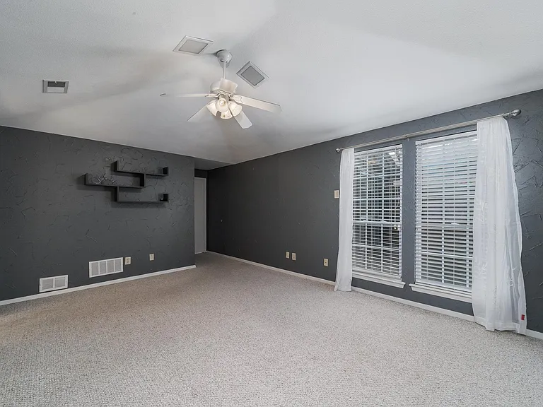 6009 Spring Flower Trl — Photo 13