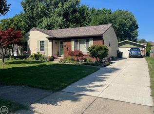 48923 Celeste Dr, Chesterfield, MI 48051