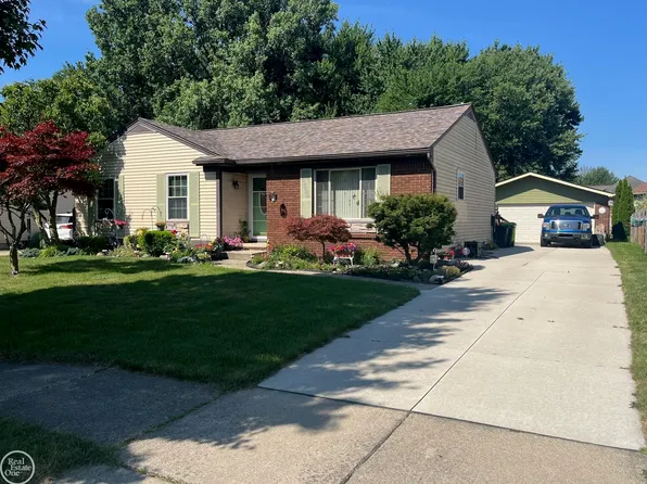 48923 Celeste Dr, Chesterfield, MI 48051