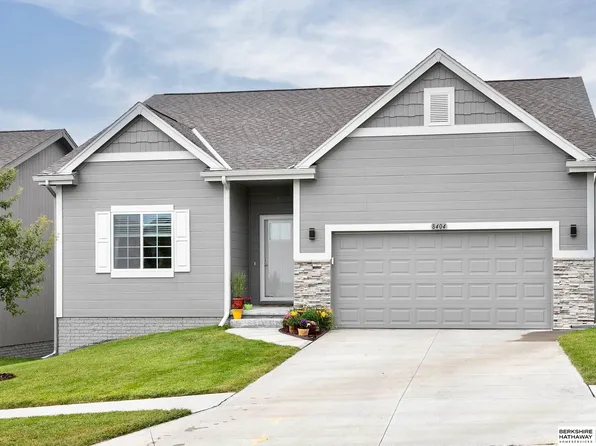 8404 Young St, Omaha, NE 68122