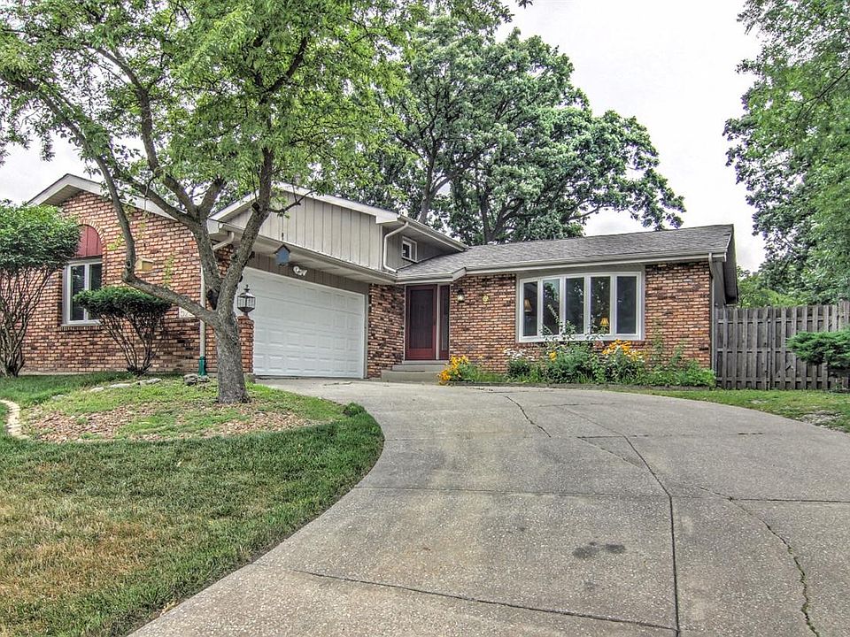 1st image of 525 Hillside Dr