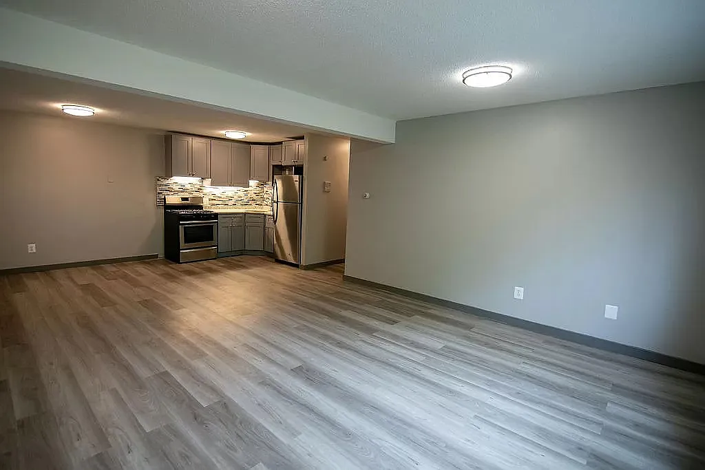 3 bed, 800 sqft, $1,950 — Photo 2
