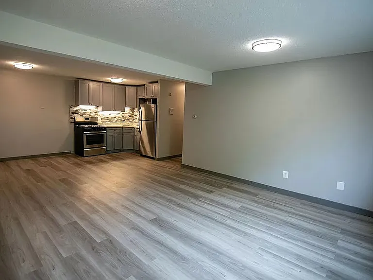 608 Allen St — Photo 2