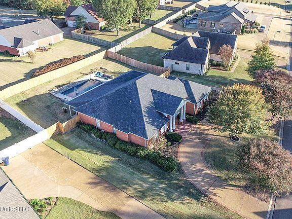 4th image of 204 Picadilly Dr