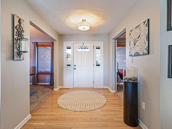4th image of 857 Shaney Ln
