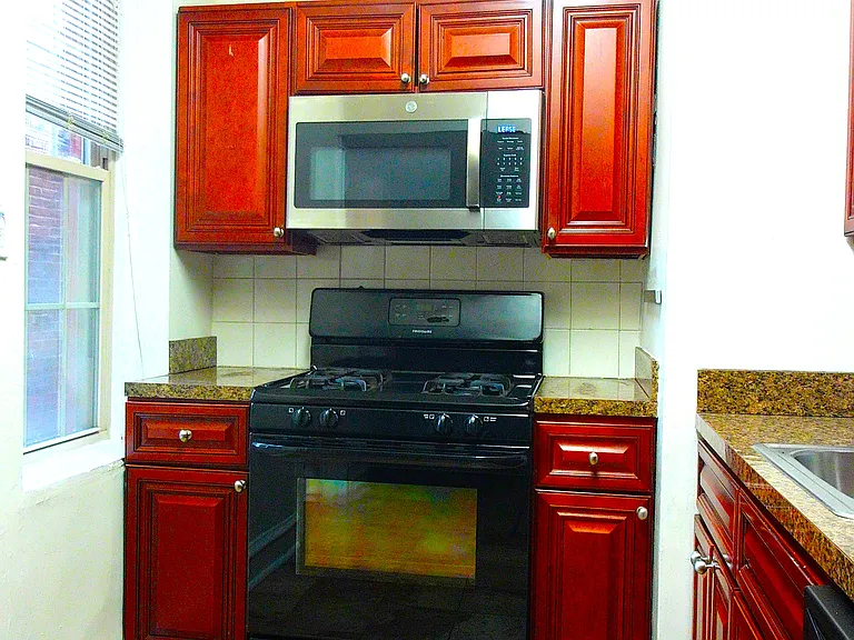 Park Spring Manor — Photo 7