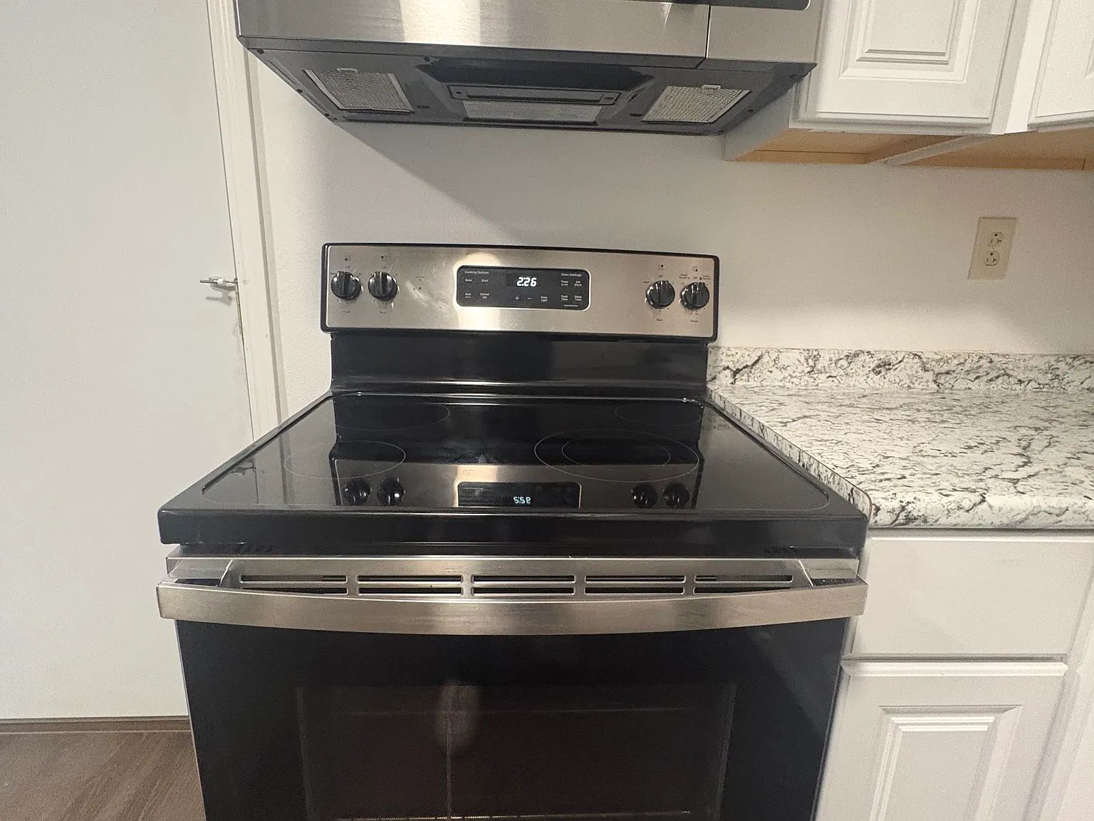 2 bed, $1,300 — Photo 4