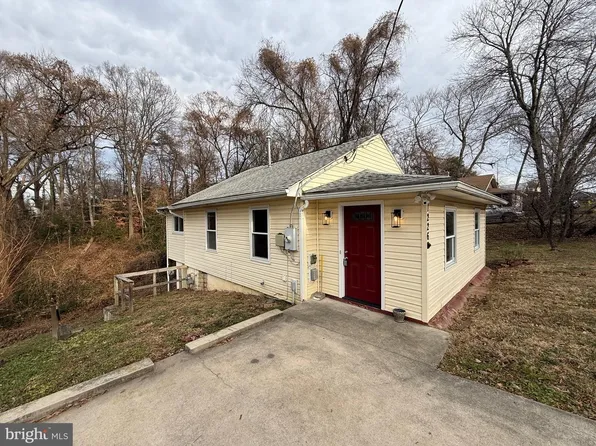 1226 Easy St, Woodbridge, VA 22191