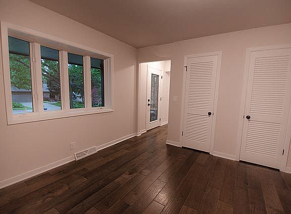5th image of 625 S 123rd St