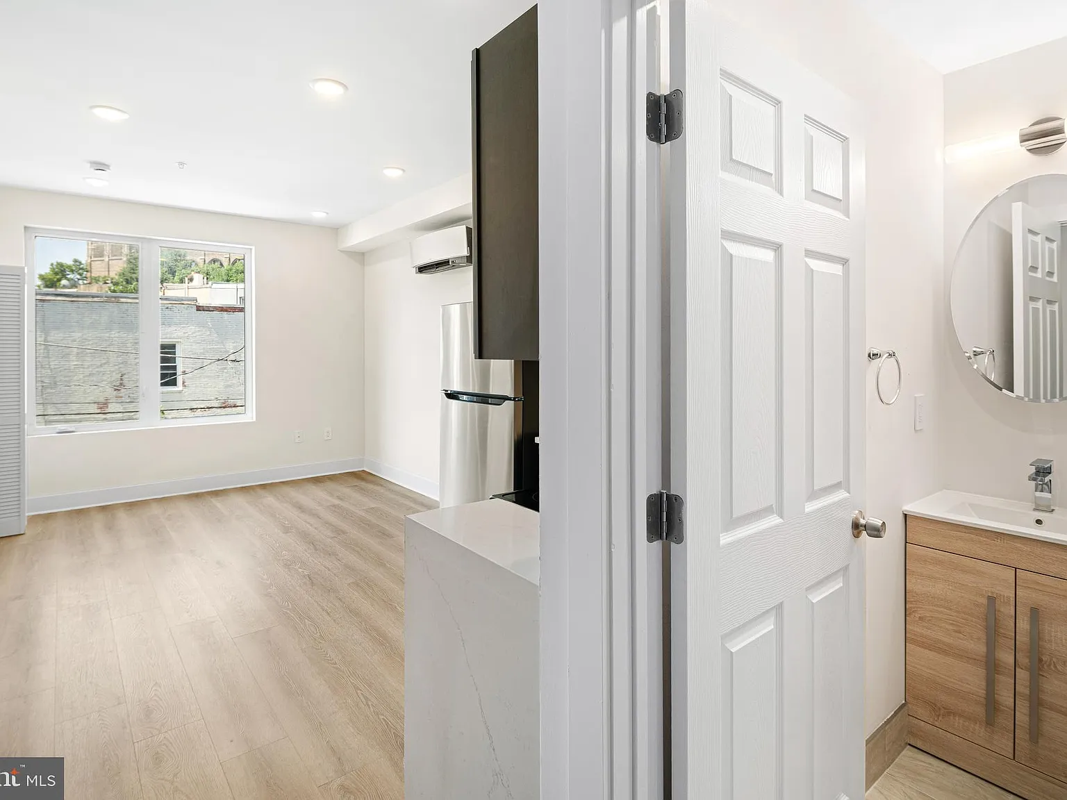 Studio, 261 sqft, $895 — Photo 2