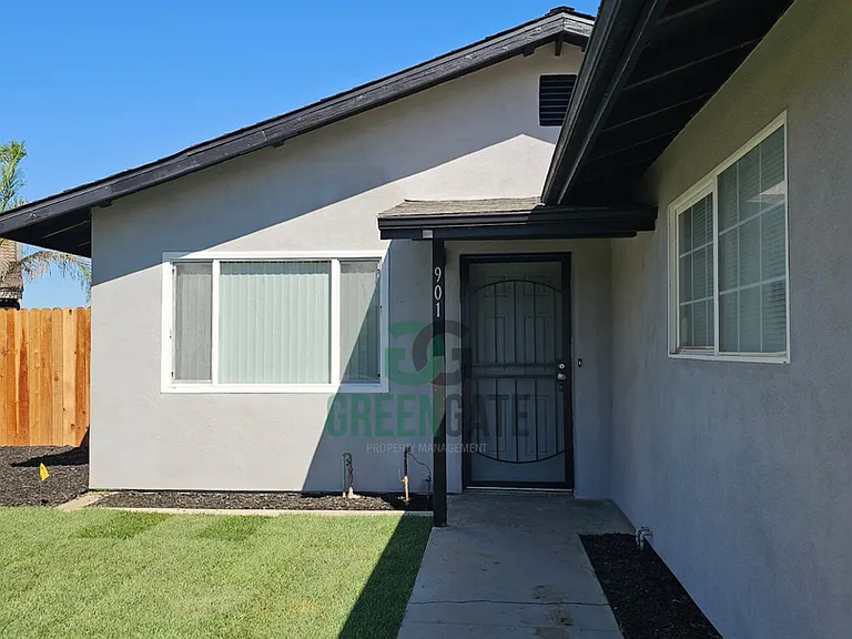 901 Valente Way — Photo 4