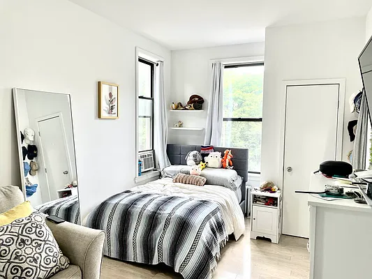 Rented by Pear NYC LLC | media 28