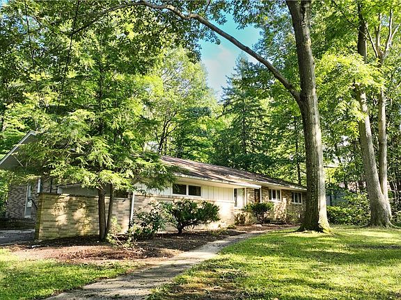 3rd image of 13063 Woodcrest Ln