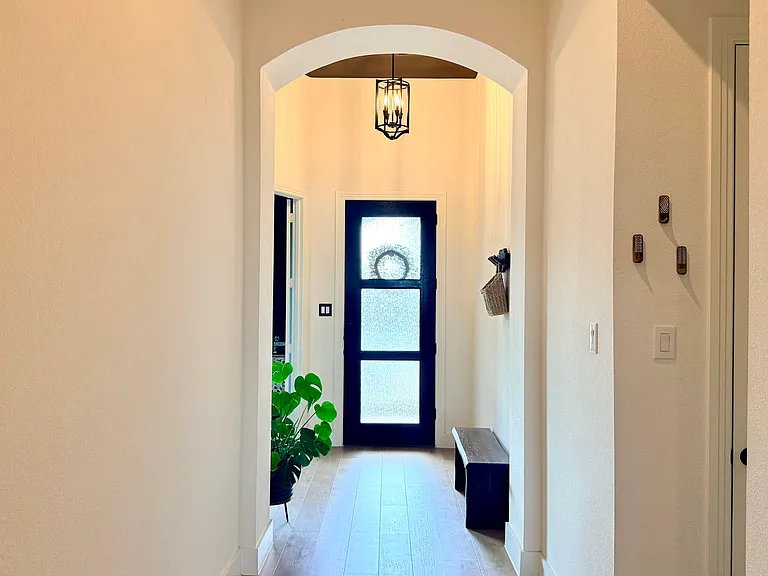 2433 Plumeria Ln — Photo 6