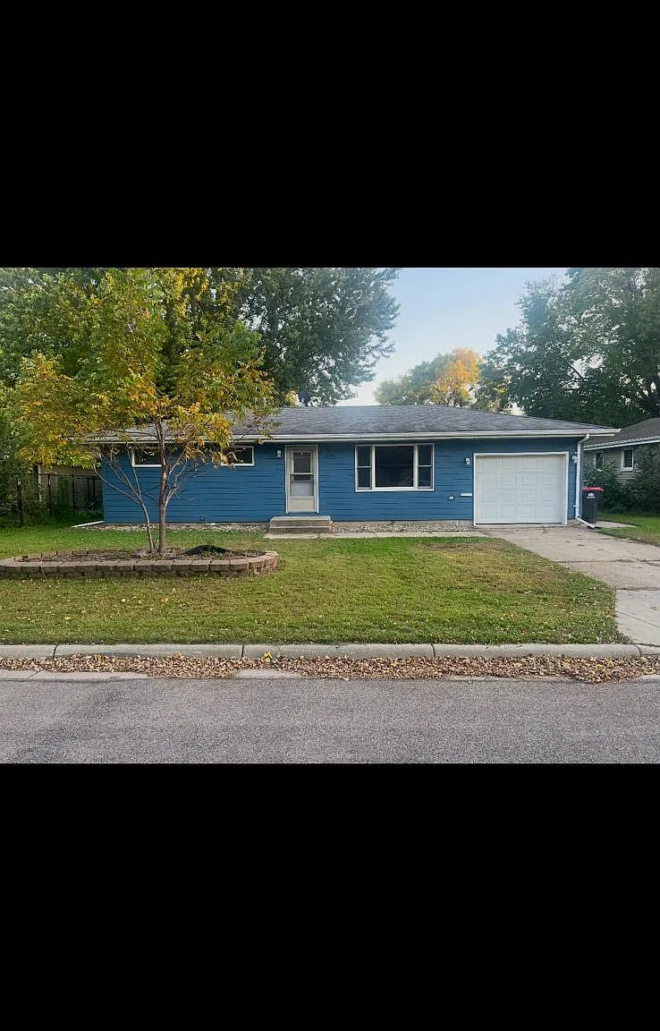 4 bed, 1728 sqft, $1,300 — Photo 1