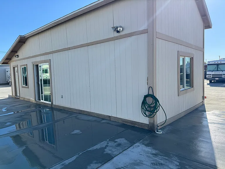 43813 Sierra Hwy — Photo 4