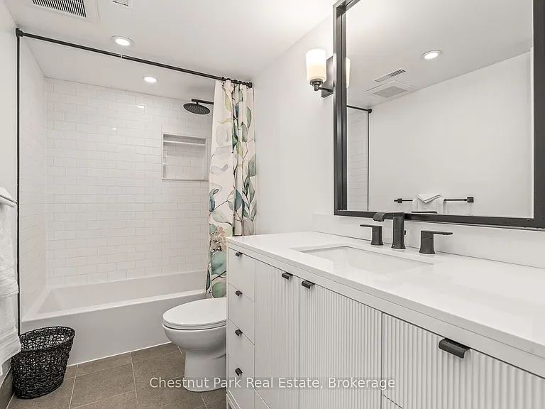 65 Rockmount Cres — Photo 31