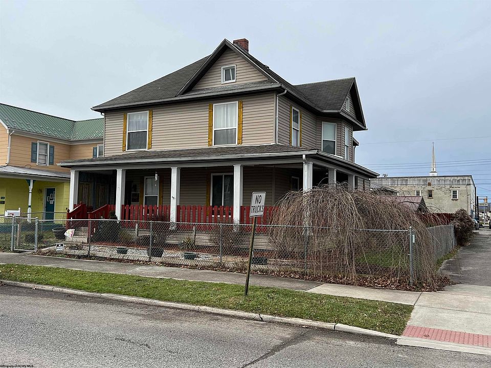 1st image of 1104 S Kerens Ave