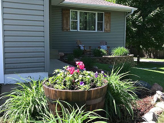 2nd image of 1200 Lilac Cir