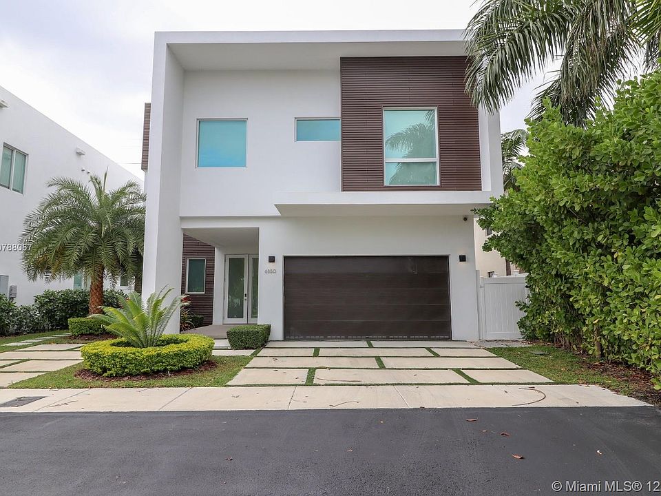 1st image of 6850 NW 106th Ave