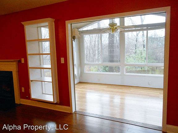 5th image of 124 Glen Willow Ct
