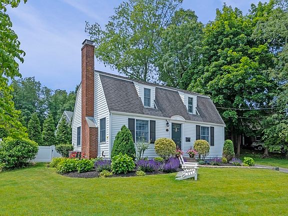 2nd image of 13 Bayberry Rd