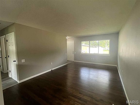 3rd image of 2420 Churchill Downs Dr