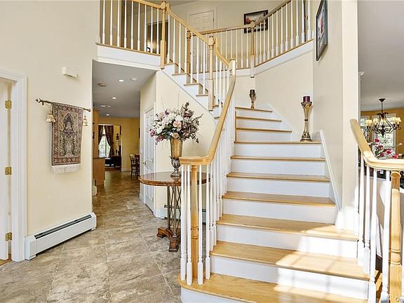 4th image of 22 Charnwood Dr