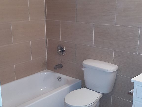 2nd image of 417 Gates Ave APT 2F