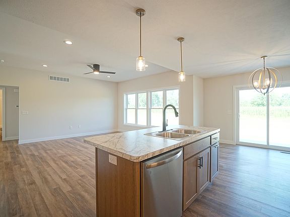 5th image of 540 N Eastfield Cir