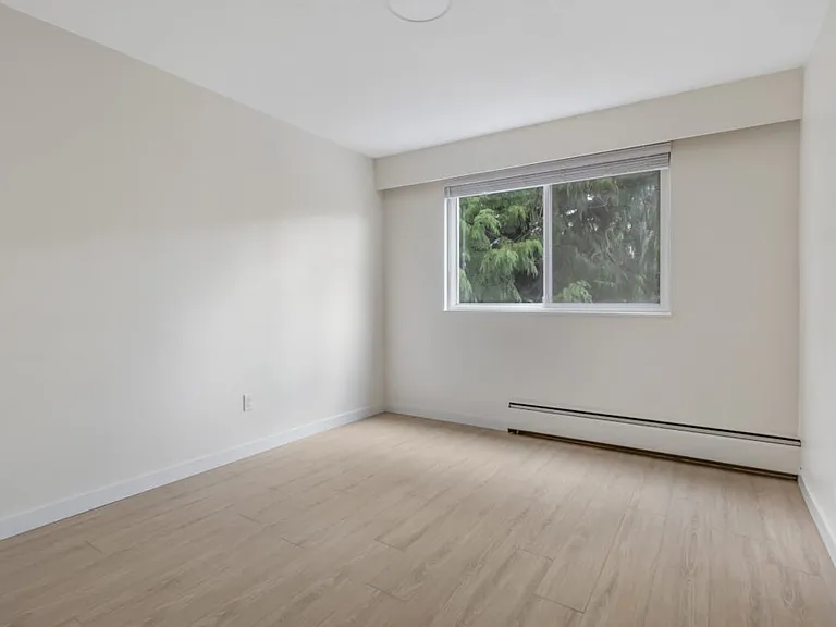 2333 Oxford St — Photo 15