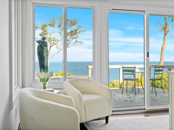 1 Dolphin Way, Riverhead, NY 11901