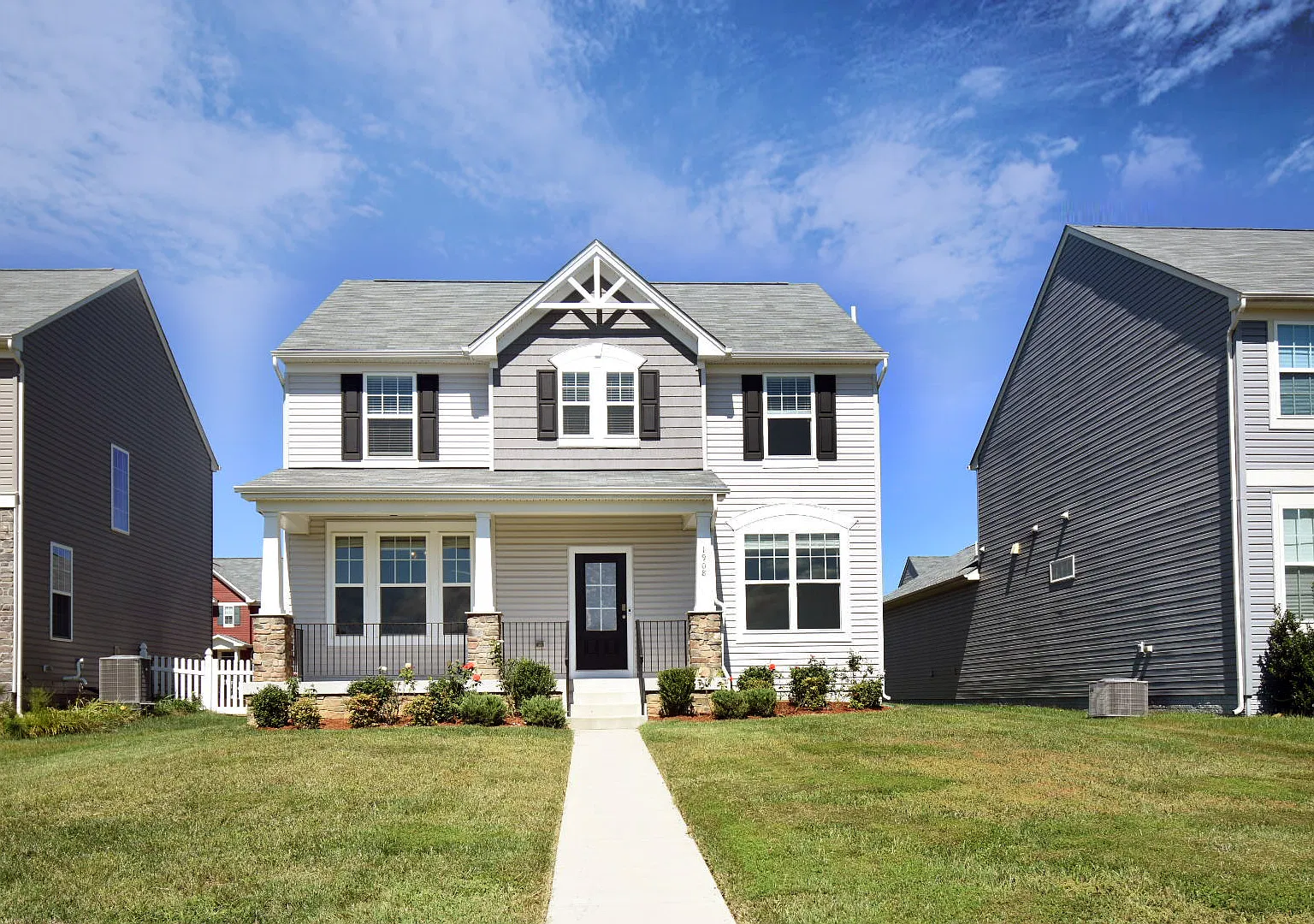 4 bed, 3.5 bath, 2476 sqft, $3,500 — Photo 1