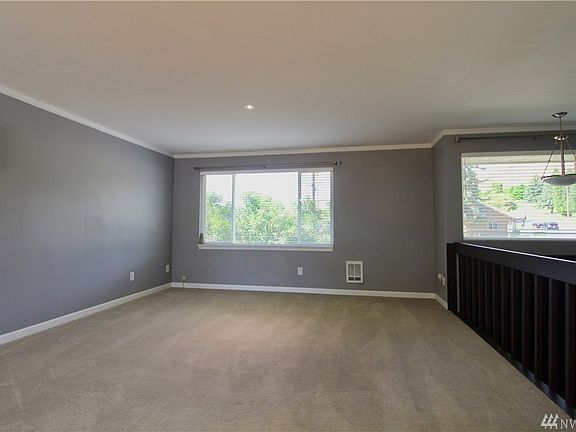5th image of 926 N Jennifer Ln