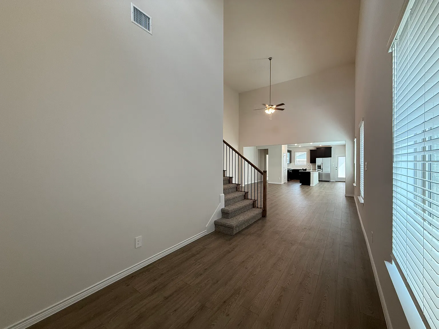 4 bed, 2418 sqft, $2,495 — Photo 3