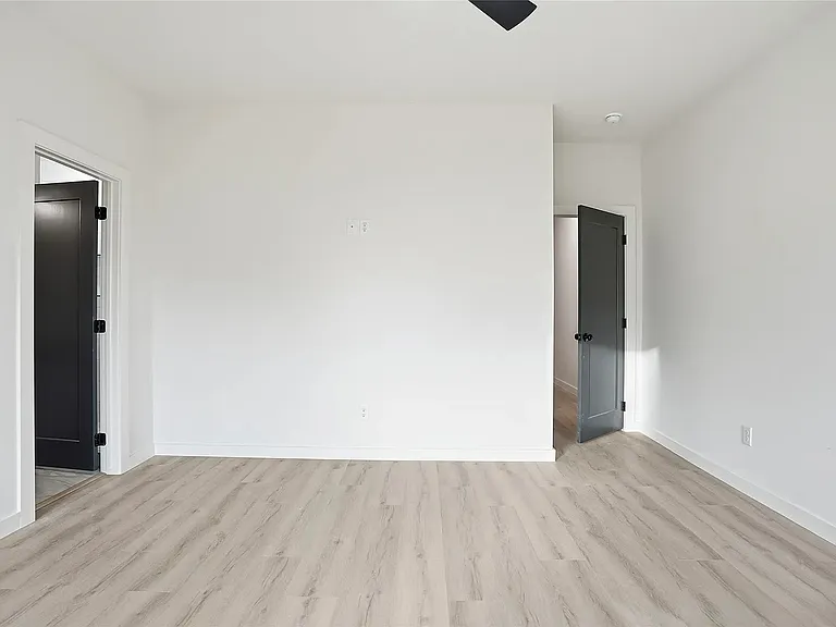 1435 N Main St #B — Photo 34
