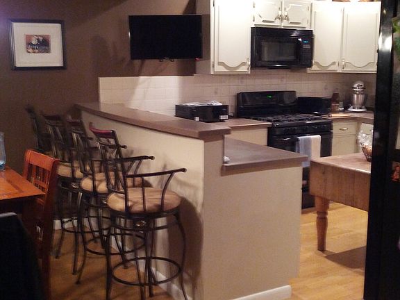 Kitchen Breakfast Bar