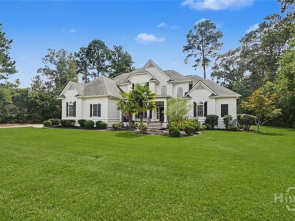 4th image of 24 Oakcrest Drive E